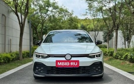 Volkswagen Golf GTI, 2022 год, 2 610 000 рублей, 3 фотография