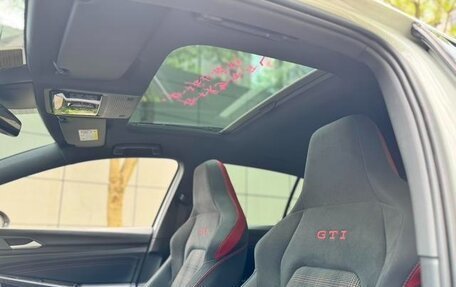 Volkswagen Golf GTI, 2022 год, 2 610 000 рублей, 9 фотография