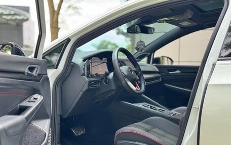 Volkswagen Golf GTI, 2022 год, 2 610 000 рублей, 12 фотография