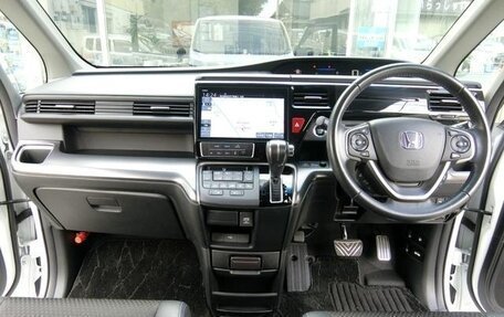 Honda Stepwgn IV, 2017 год, 1 325 000 рублей, 15 фотография