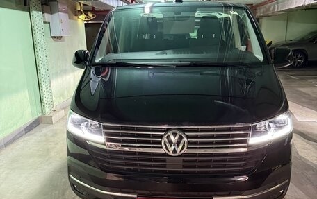 Volkswagen Multivan T6 рестайлинг, 2022 год, 8 700 000 рублей, 1 фотография