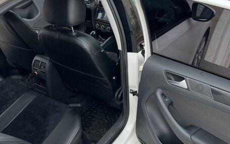 Volkswagen Jetta VI, 2013 год, 1 200 000 рублей, 2 фотография