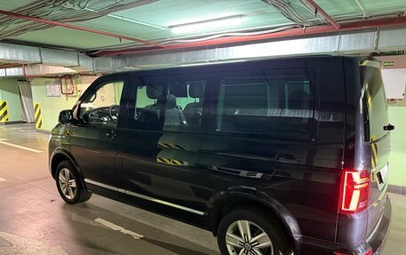 Volkswagen Multivan T6 рестайлинг, 2022 год, 8 700 000 рублей, 3 фотография