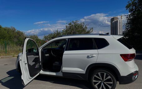 Volkswagen Taos, 2021 год, 2 300 000 рублей, 13 фотография