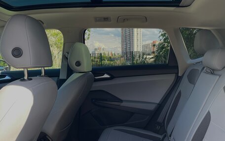 Volkswagen Taos, 2021 год, 2 300 000 рублей, 15 фотография