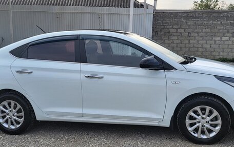 Hyundai Solaris II рестайлинг, 2018 год, 1 050 000 рублей, 3 фотография