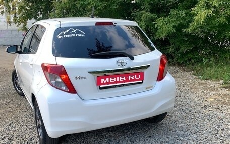 Toyota Vitz, 2013 год, 710 000 рублей, 3 фотография