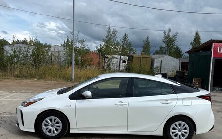 Toyota Prius IV XW50, 2019 год, 2 100 000 рублей, 3 фотография
