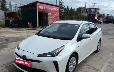 Toyota Prius IV XW50, 2019 год, 2 100 000 рублей, 4 фотография