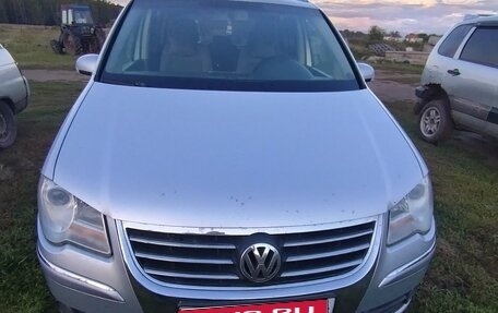 Volkswagen Touran III, 2008 год, 669 000 рублей, 1 фотография