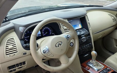 Infiniti QX70, 2015 год, 2 400 000 рублей, 7 фотография