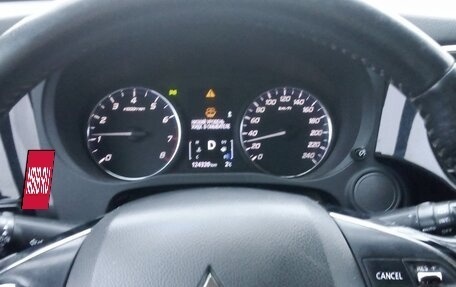 Mitsubishi Outlander III рестайлинг 3, 2021 год, 2 033 000 рублей, 4 фотография