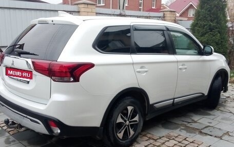 Mitsubishi Outlander III рестайлинг 3, 2021 год, 2 033 000 рублей, 2 фотография