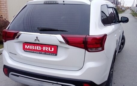 Mitsubishi Outlander III рестайлинг 3, 2021 год, 2 033 000 рублей, 3 фотография