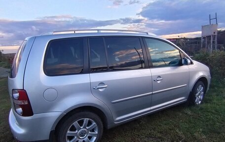 Volkswagen Touran III, 2008 год, 669 000 рублей, 2 фотография