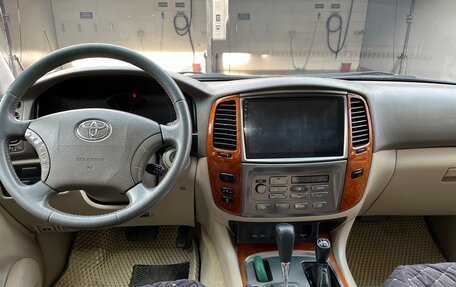 Toyota Land Cruiser 100 рестайлинг 2, 2006 год, 2 750 000 рублей, 11 фотография