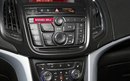 Opel Zafira C рестайлинг, 2012 год, 877 800 рублей, 13 фотография