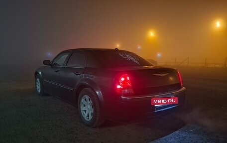 Chrysler 300C II, 2005 год, 2 фотография