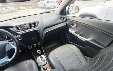 KIA Rio III рестайлинг, 2015 год, 900 000 рублей, 10 фотография