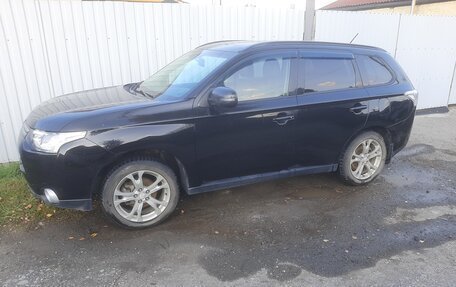 Mitsubishi Outlander III рестайлинг 3, 2012 год, 1 500 000 рублей, 3 фотография