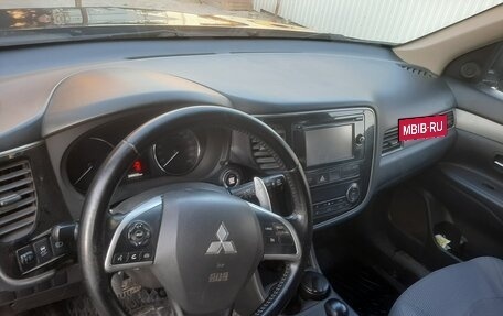 Mitsubishi Outlander III рестайлинг 3, 2012 год, 1 500 000 рублей, 8 фотография