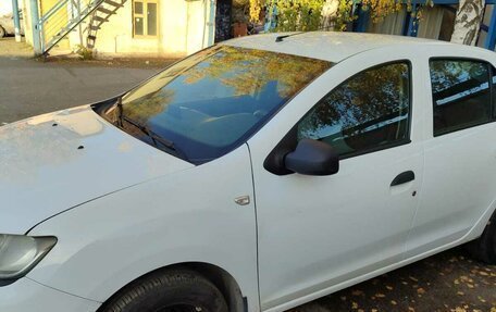 Renault Logan II, 2017 год, 800 000 рублей, 6 фотография