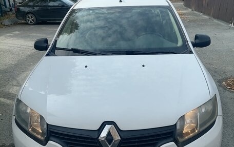 Renault Logan II, 2017 год, 800 000 рублей, 7 фотография