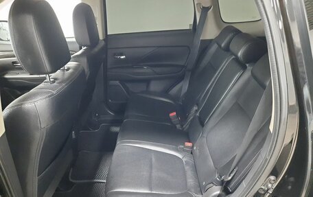 Mitsubishi Outlander III рестайлинг 3, 2015 год, 1 596 000 рублей, 15 фотография