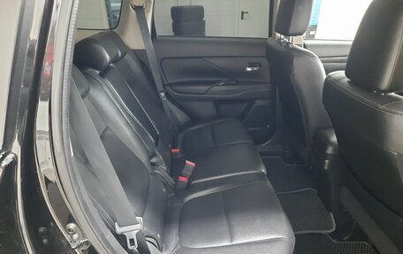 Mitsubishi Outlander III рестайлинг 3, 2015 год, 1 596 000 рублей, 16 фотография