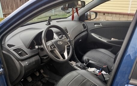 Hyundai Solaris II рестайлинг, 2015 год, 900 000 рублей, 3 фотография