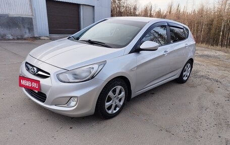 Hyundai Solaris II рестайлинг, 2013 год, 1 000 000 рублей, 2 фотография
