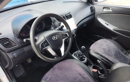 Hyundai Solaris II рестайлинг, 2013 год, 1 000 000 рублей, 11 фотография