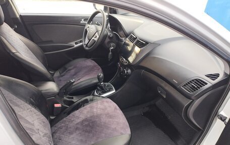 Hyundai Solaris II рестайлинг, 2013 год, 1 000 000 рублей, 12 фотография