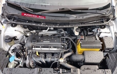 Hyundai Solaris II рестайлинг, 2013 год, 1 000 000 рублей, 16 фотография