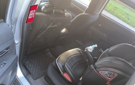 Mitsubishi Outlander III рестайлинг 3, 2018 год, 1 950 000 рублей, 4 фотография