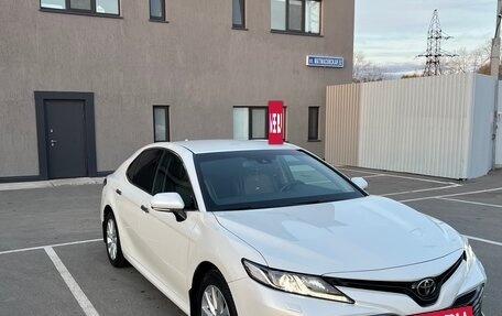 Toyota Camry, 2019 год, 3 200 000 рублей, 2 фотография