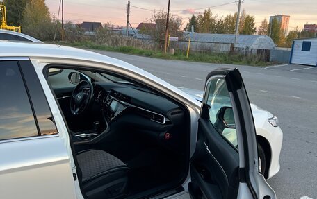 Toyota Camry, 2019 год, 3 200 000 рублей, 8 фотография