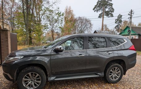 Mitsubishi Pajero Sport III рестайлинг, 2018 год, 2 900 000 рублей, 3 фотография