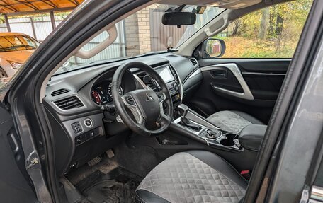 Mitsubishi Pajero Sport III рестайлинг, 2018 год, 2 900 000 рублей, 8 фотография