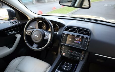 Jaguar F-Pace, 2017 год, 2 399 000 рублей, 9 фотография