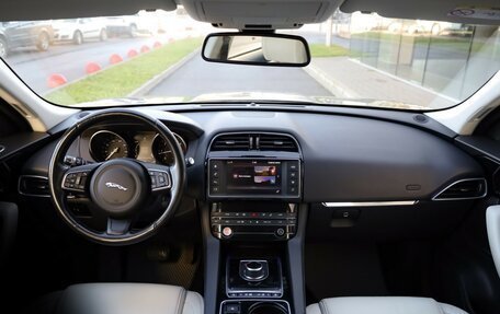 Jaguar F-Pace, 2017 год, 2 399 000 рублей, 10 фотография