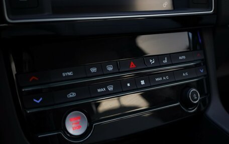 Jaguar F-Pace, 2017 год, 2 399 000 рублей, 18 фотография