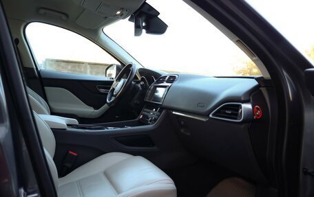 Jaguar F-Pace, 2017 год, 2 399 000 рублей, 23 фотография