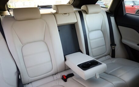 Jaguar F-Pace, 2017 год, 2 399 000 рублей, 25 фотография