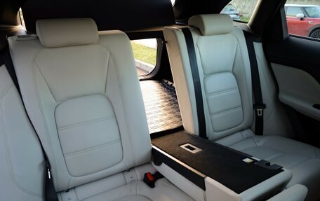 Jaguar F-Pace, 2017 год, 2 399 000 рублей, 26 фотография