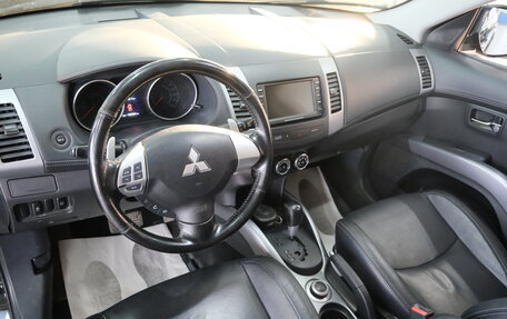 Mitsubishi Outlander III рестайлинг 3, 2011 год, 1 499 000 рублей, 11 фотография