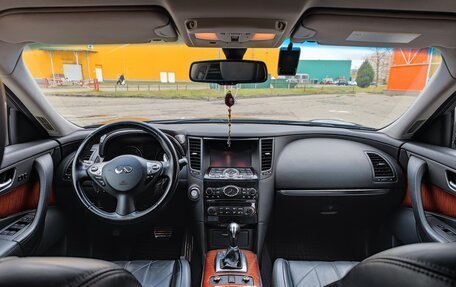 Infiniti QX70, 2014 год, 4 200 000 рублей, 10 фотография