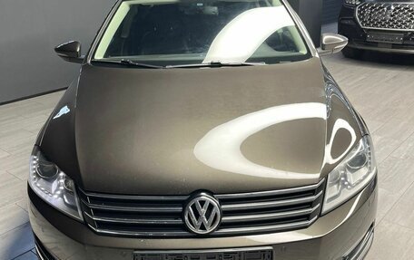 Volkswagen Passat B7, 2014 год, 1 075 000 рублей, 2 фотография