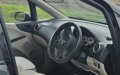 Mitsubishi Colt VI рестайлинг, 2003 год, 400 000 рублей, 6 фотография