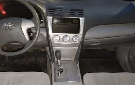 Toyota Camry, 2010 год, 1 300 000 рублей, 10 фотография